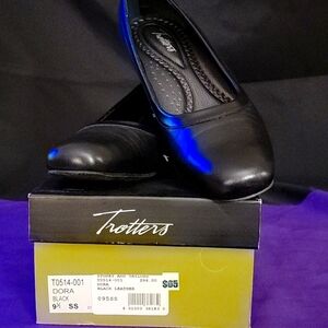 COPY - Trotters Black Leather Low Heel Pumps 9.5 N